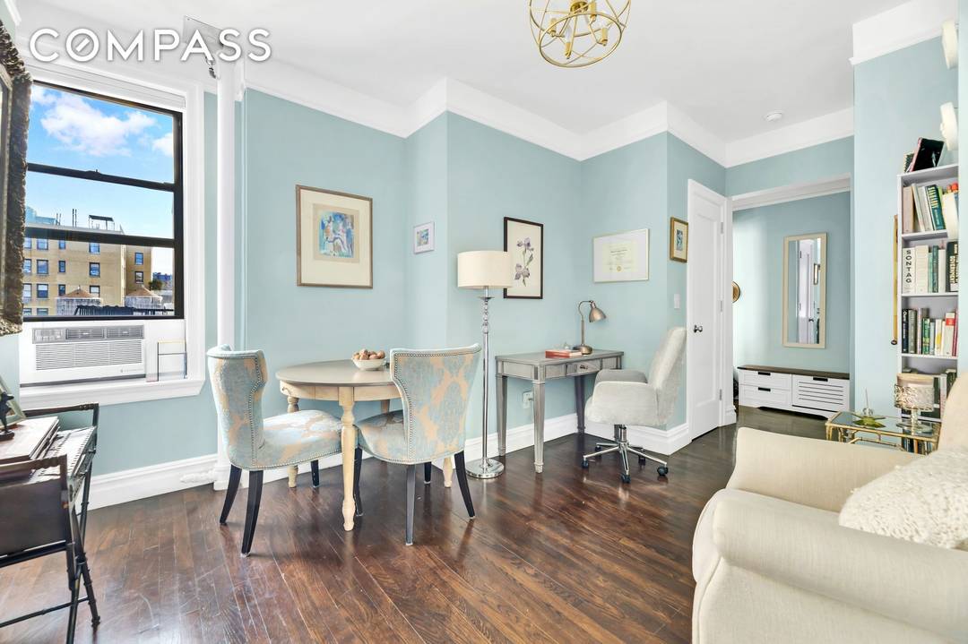 MOVE IN amp ; MARVELOUS PIED A TERRE PERFECT SHARE WORTHY SUNSHINY SOUTH FACER w H U G E BEDROOM amp ; WALLS OF CLOSETS TOP FLOOR amp ; TERRIFIC, ...