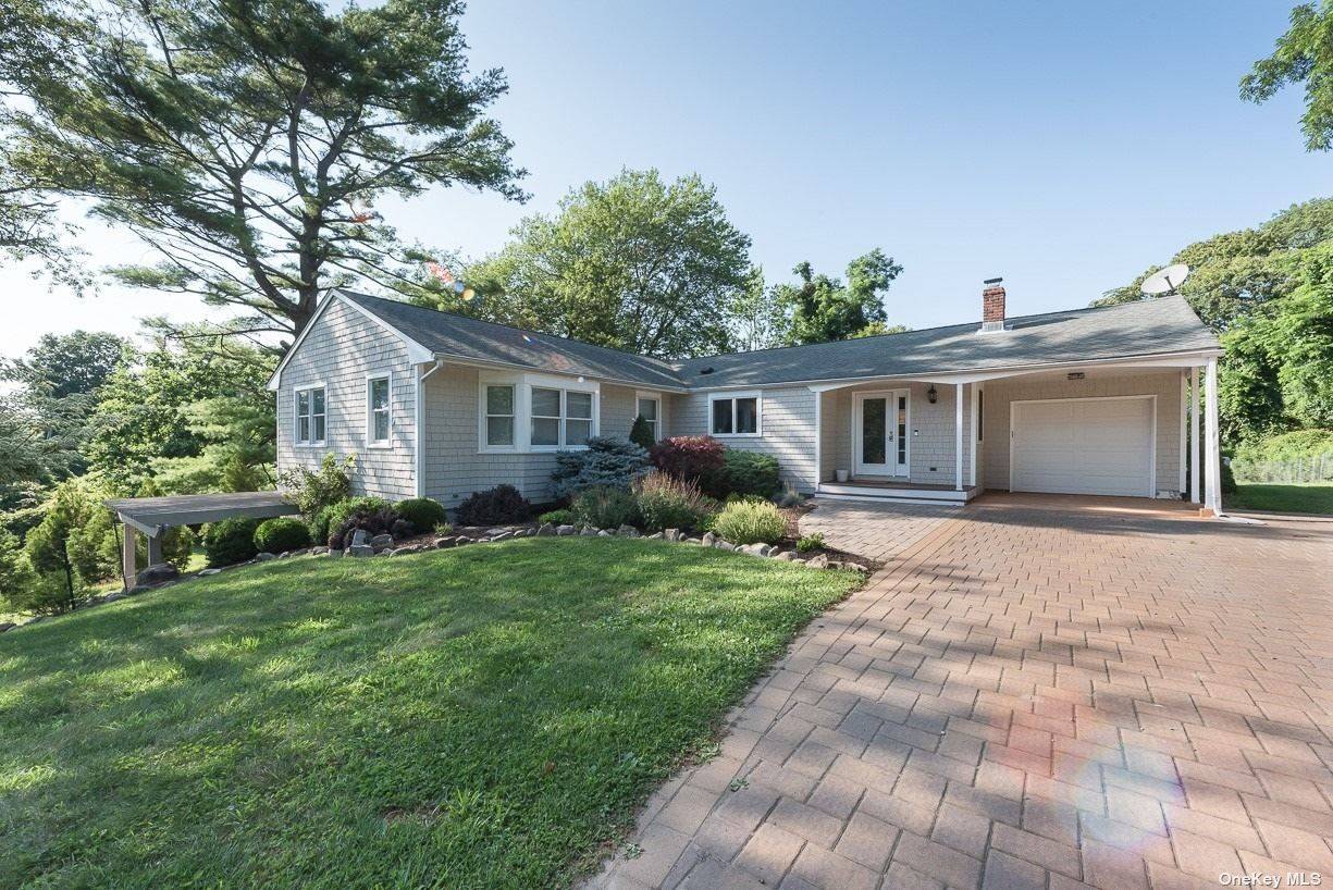 Enjoy the serenity of this wonderful island while staying at this cozy home tucked away from the street Newly updated w tranquil palette amp ; comfortable decor Open concept living, ...
