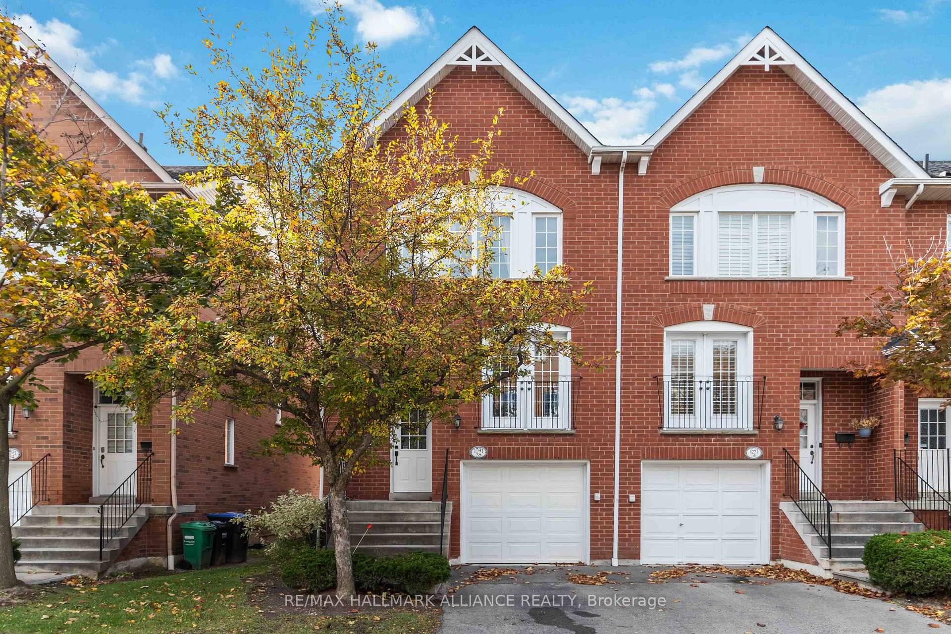 Welcome to this corner unit townhouse in the family friendly East Credit community.