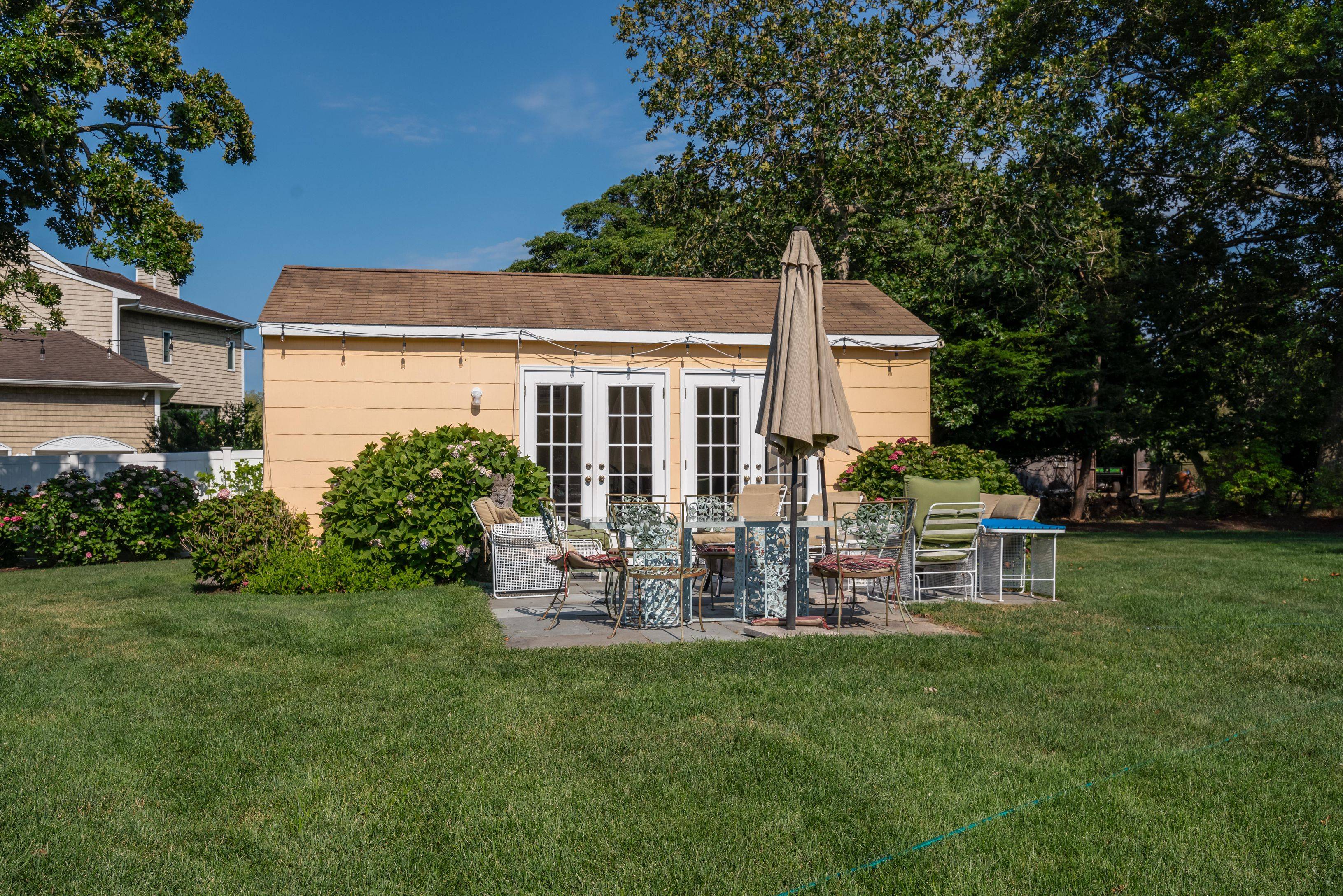 Charming Cottage in Hampton Bays 