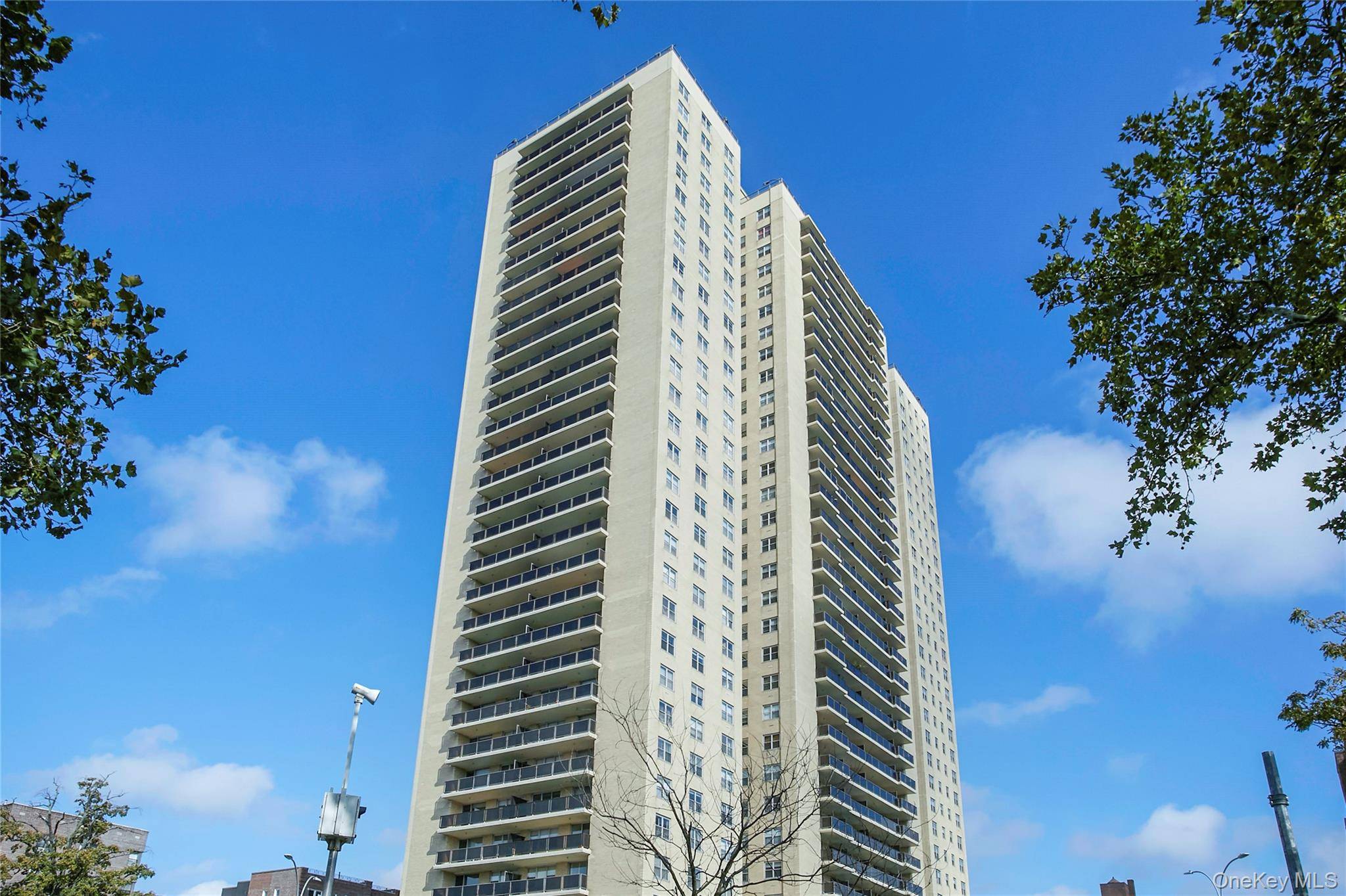 Kennedy House Luxury awaits you in this mint Jr4 1 bath unit fully renovated into 2 bedroom dream.