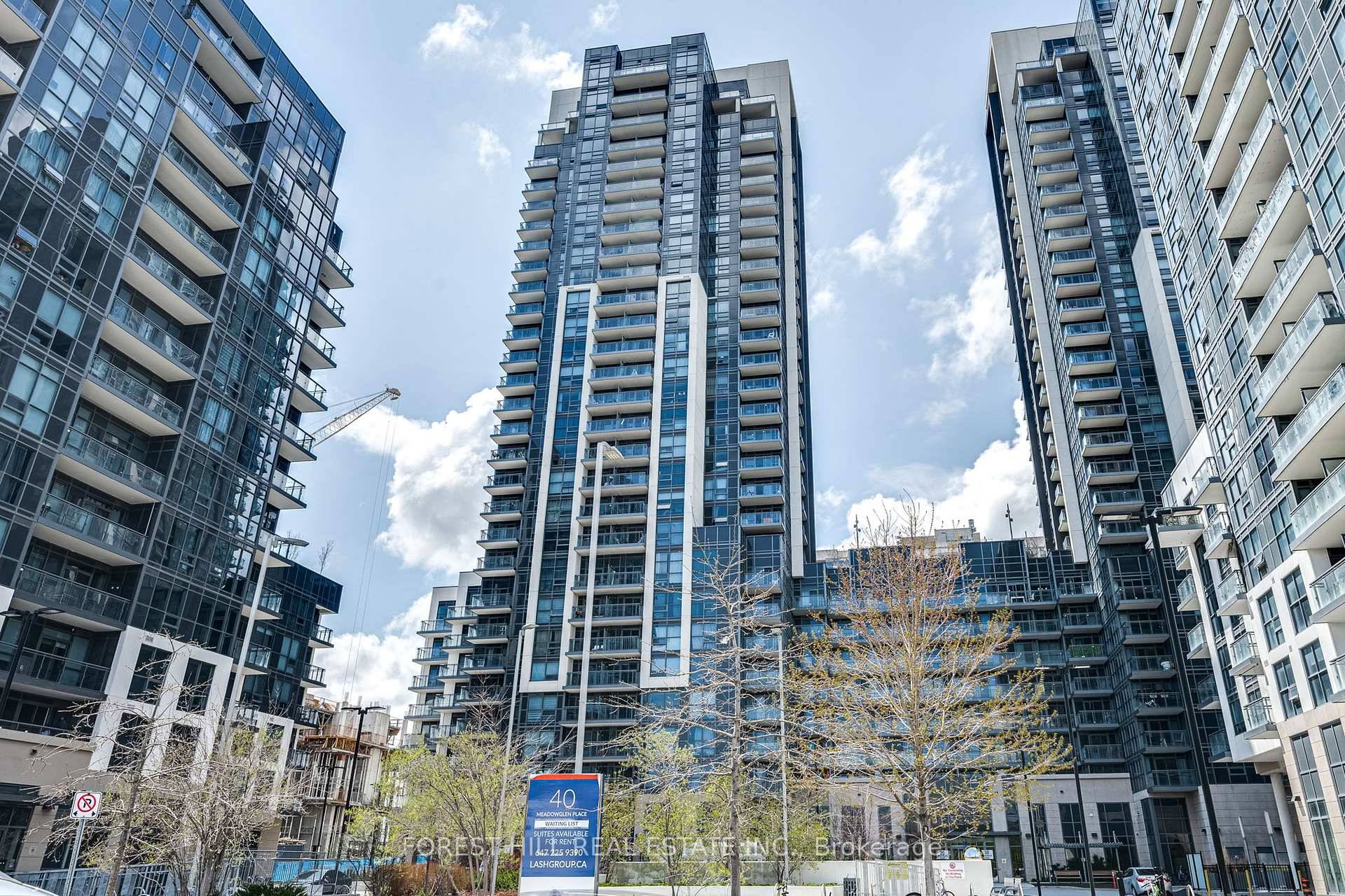 Well maintained 1 bedroom with a den, 2 bathroom.