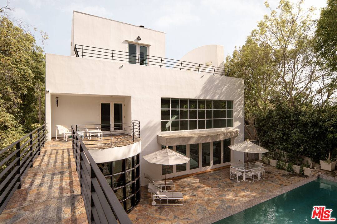 255 S Bentley Ave 4BR Brentwood La