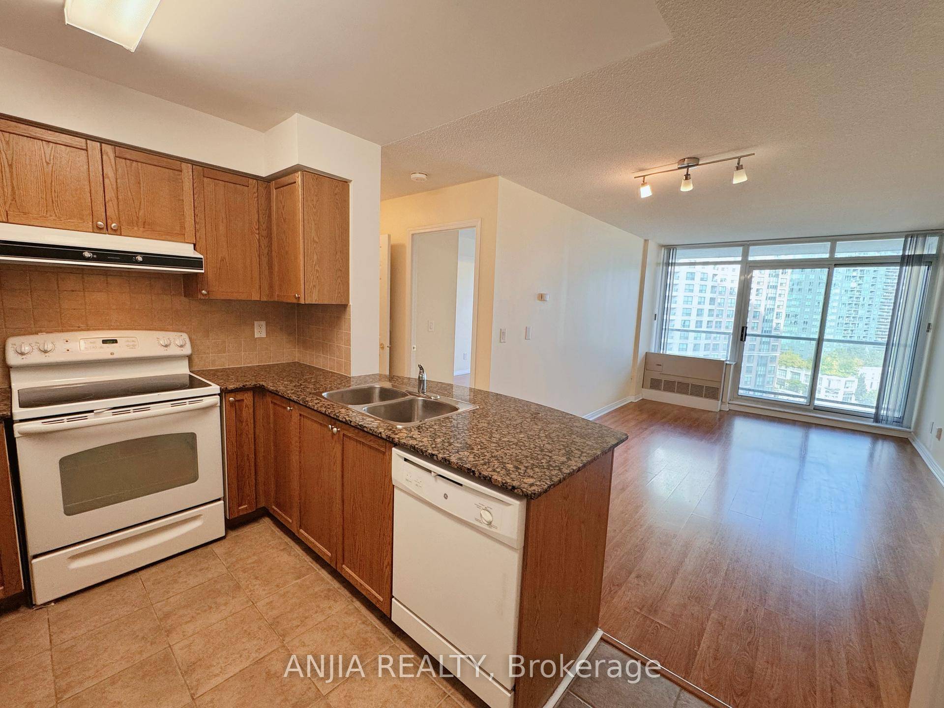 Bright and Functional 1 Bedroom Condo in the Heart of North York !