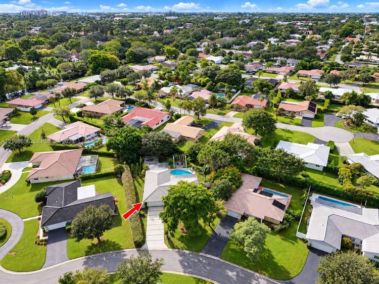 SPACIOUS 5 BEDROOM RENTAL IN CORAL SPRINGS MOVE IN READY !