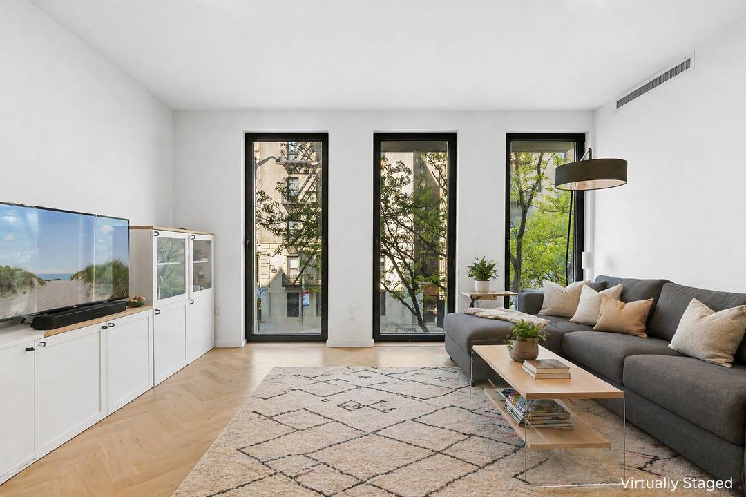 Welcome to this bright and inviting 2 bedroom, 2 bath condo perfectly positioned in the heart of Brooklyn, with beautiful views of the Brooklyn Museum.