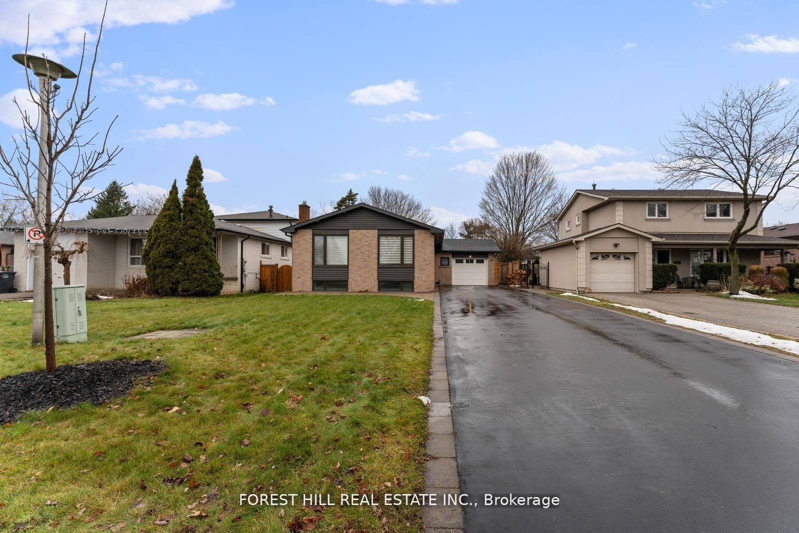 Welcome To 165 Kingsview Drive !