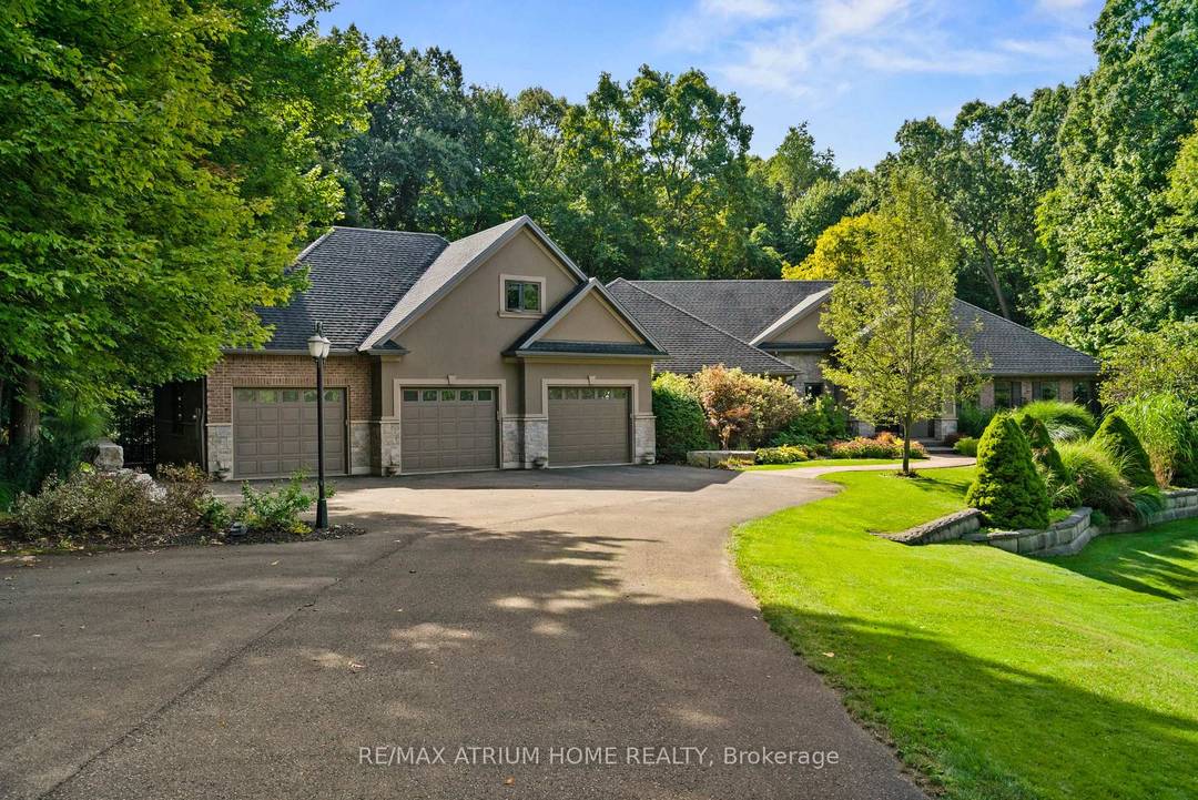 Paradise Found In Pelham !