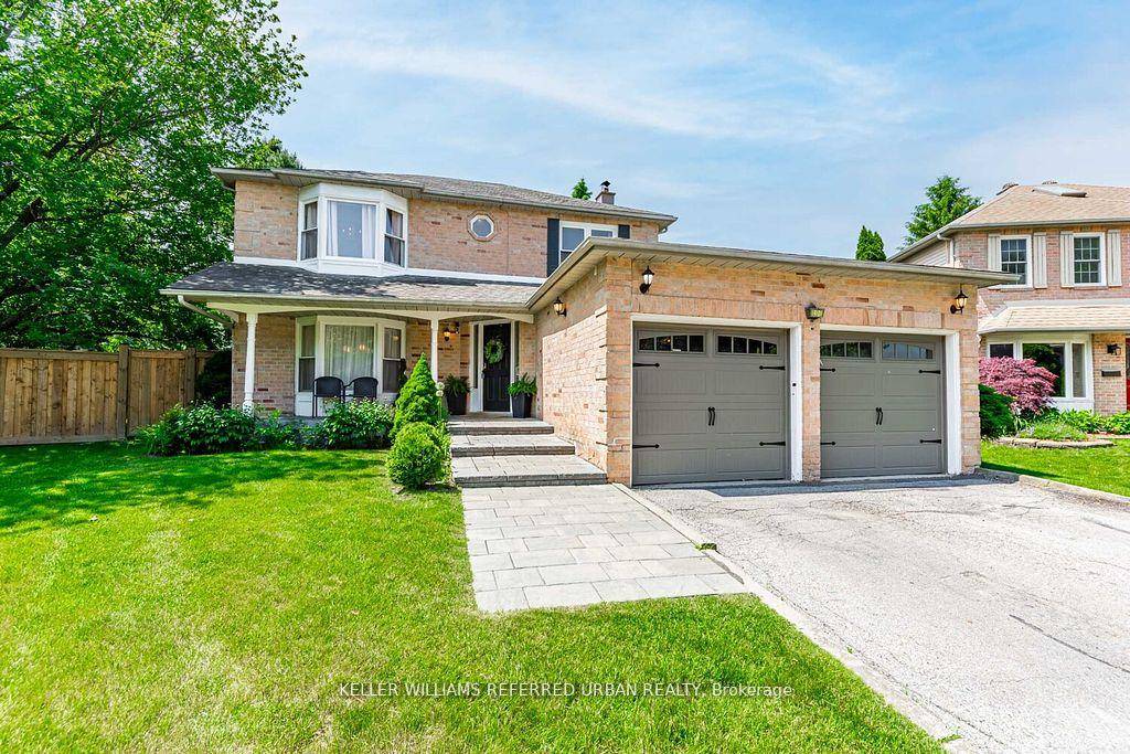 Welcome to this beautifully updated 2 storey detached home in the desirable Aurora Highlands community !