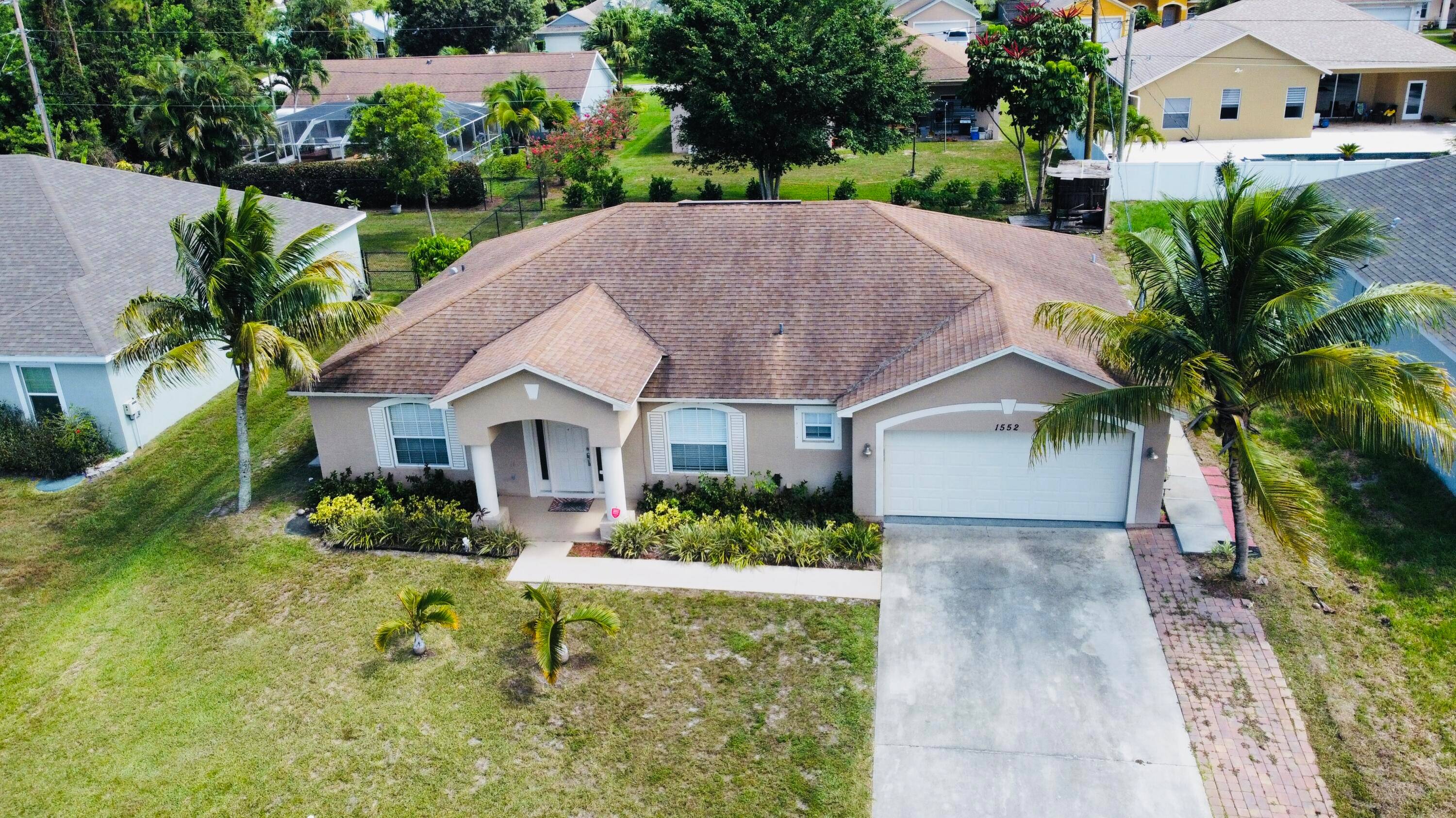 Beautiful 4 bedroom 2 bath in the heart of Port Saint Lucie.