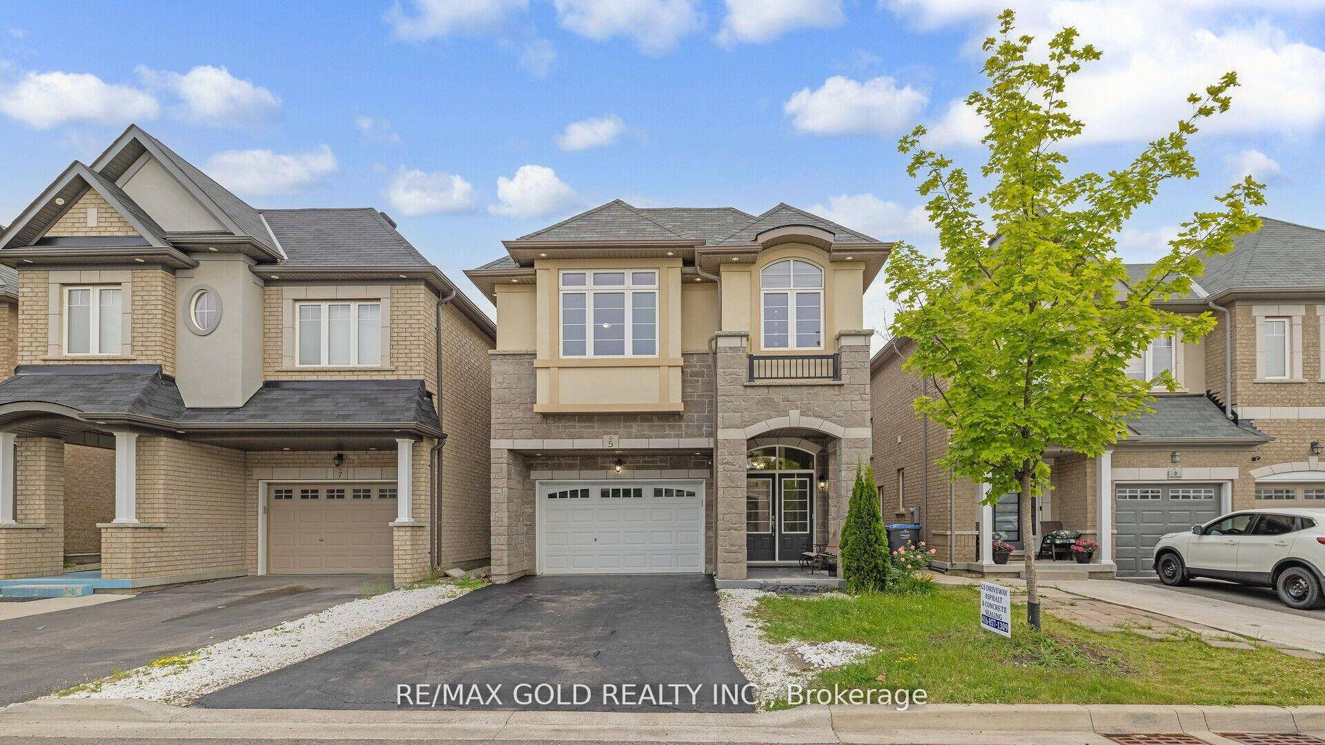 4 1 Bedrooms Detached East Facing Home With professionally finished basement !