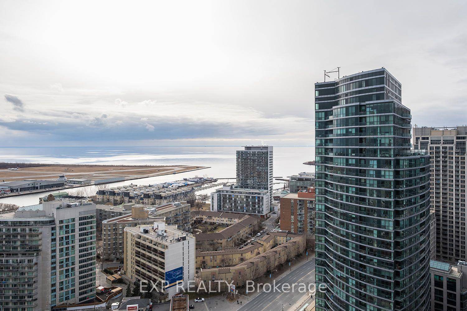 Welcome to your sun filled lakeview one bedroom condo in downtown Toronto !