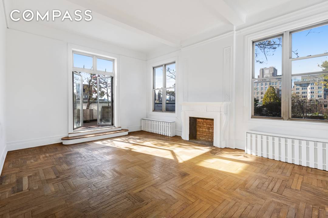 PENTHOUSE WRAP AROUND PRIVATE TERRACE PANORAMIC VIEWS An urban outdoor oasis available for the first time in 50 years.