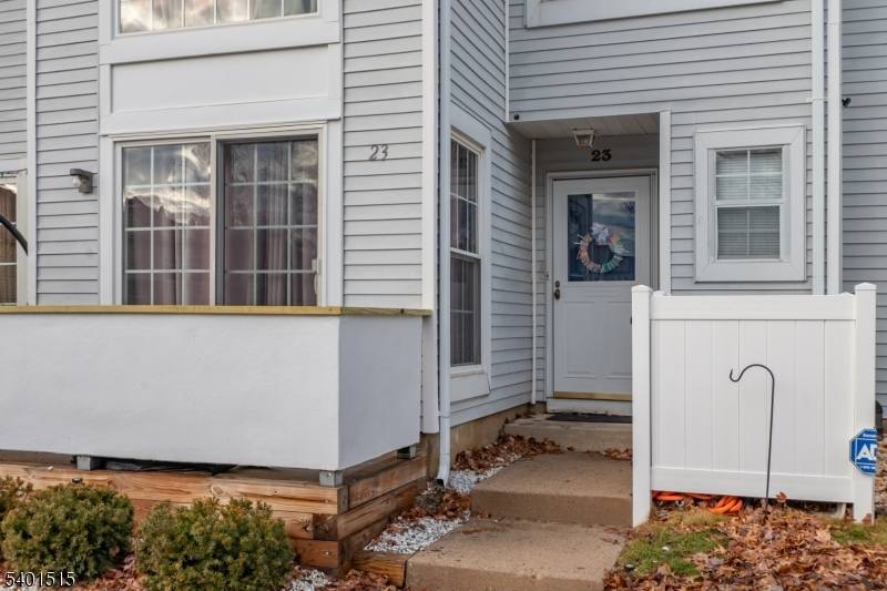 This spacious and airy 2 bedroom, 2.