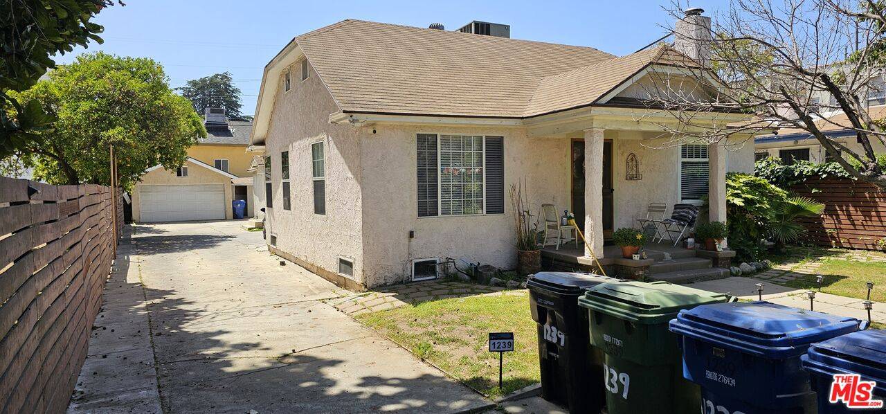 1239  N Beachwood Dr 4BR Hancock Park La