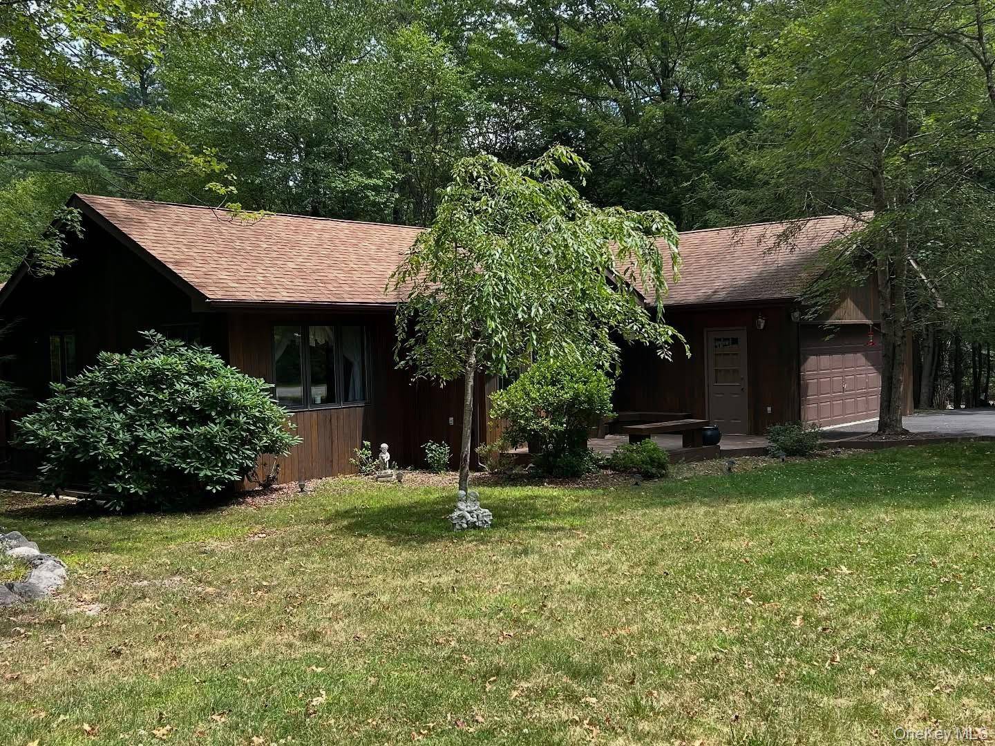 Welcome to this spacious and beautifully maintained 3 bedroom, 3.