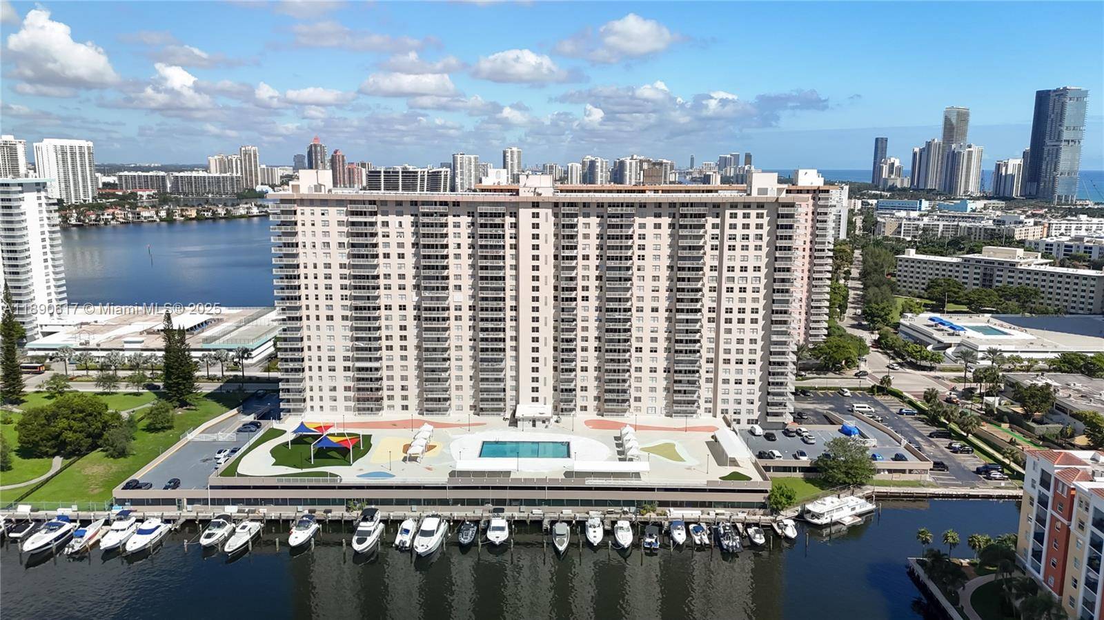 BEAUTIFUL UNIT, LOCATION, RENOVATED 2 2, NICE VIEW, CLOSE TO THE BEACH, SUPERMARKETS, COMMERCIAL, EXCELLENT SCHOOLS, DO NOT MISS THIS OPPORTUNITY, EASY TO SHOW Virtual Tour https www.