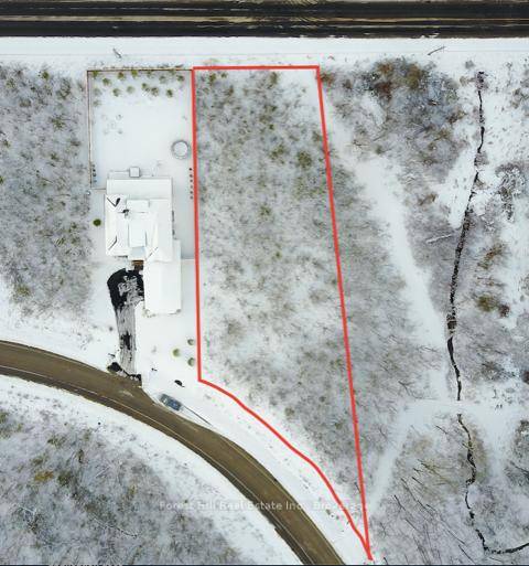 Heres your chance to buy a potentially break ground ready property in the heart of the Blue Mountains private club area !