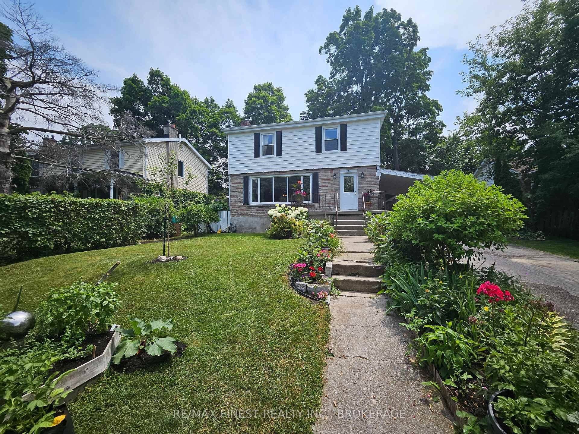 This three bedroom 2 storey is in a superb location in Strathcona Park.