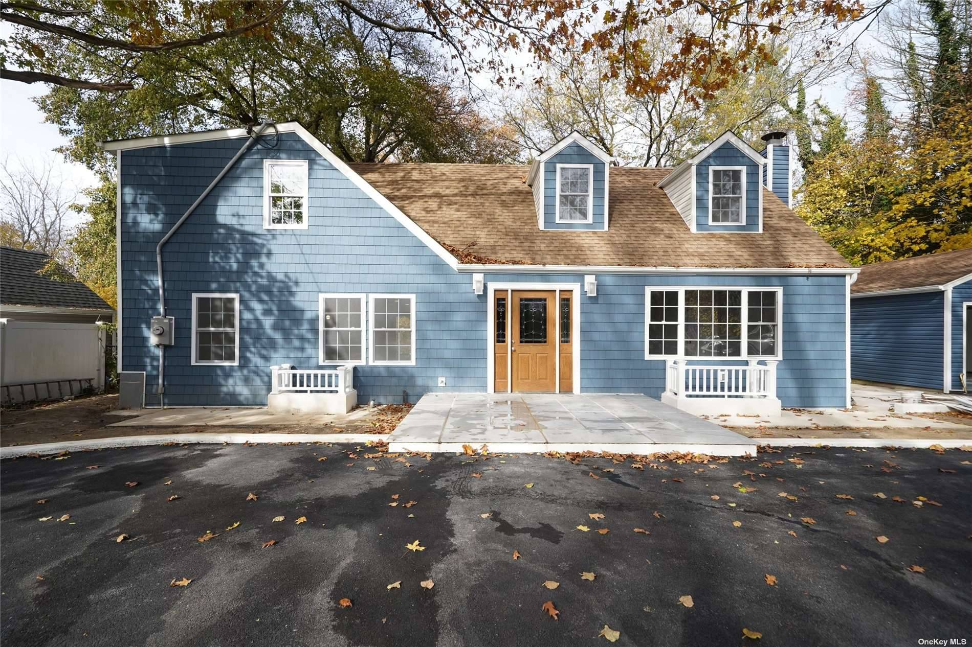 Welcome Home to this Immaculate Expanded Cape, the home has been completely Renovated from Top to Bottom.