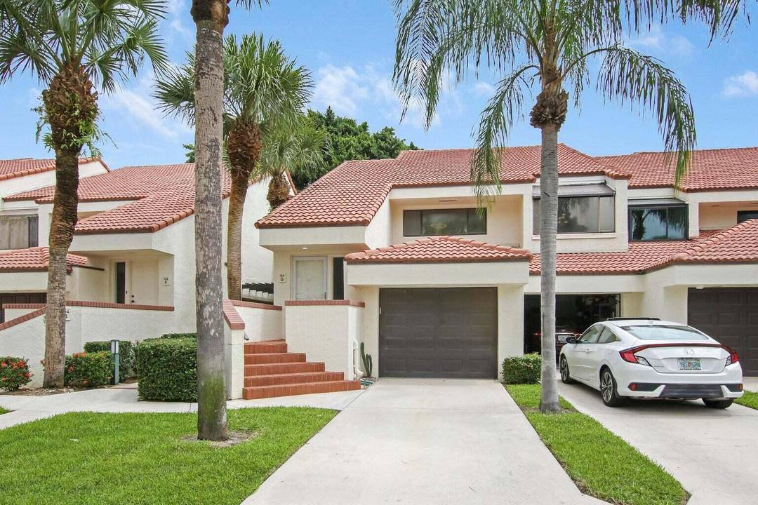 Enjoy paradise in this beautiful contemporary 2bedroom 2bathroom condo with one car garage at highly desirable community in Juno Beach.