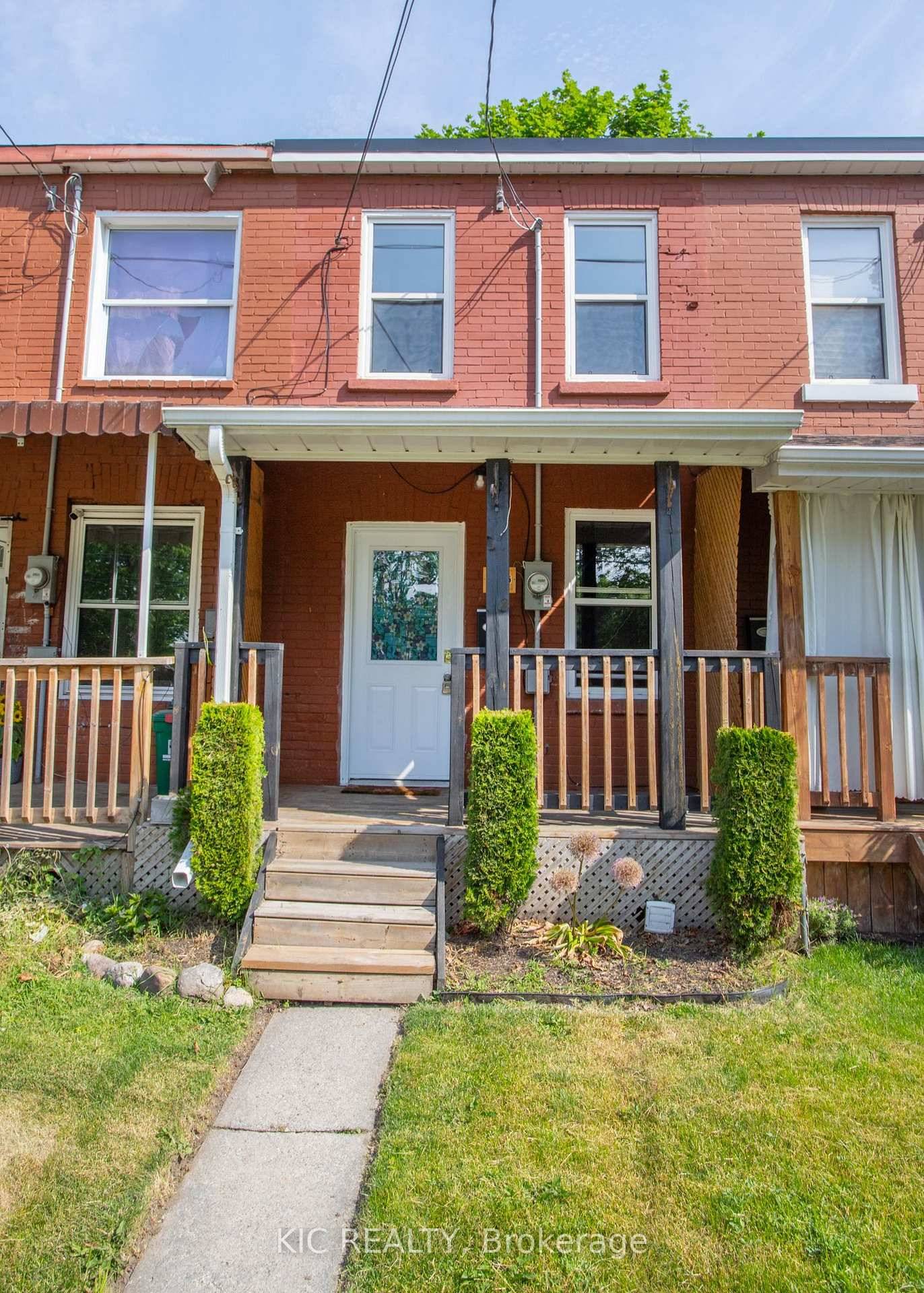 This charming 2 bedroom, 1 bath row home is the perfect starter property, or to rent out as an investment.