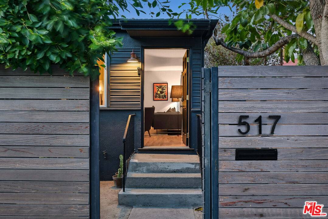 517   Venice Way 2BR Marina Del Rey La