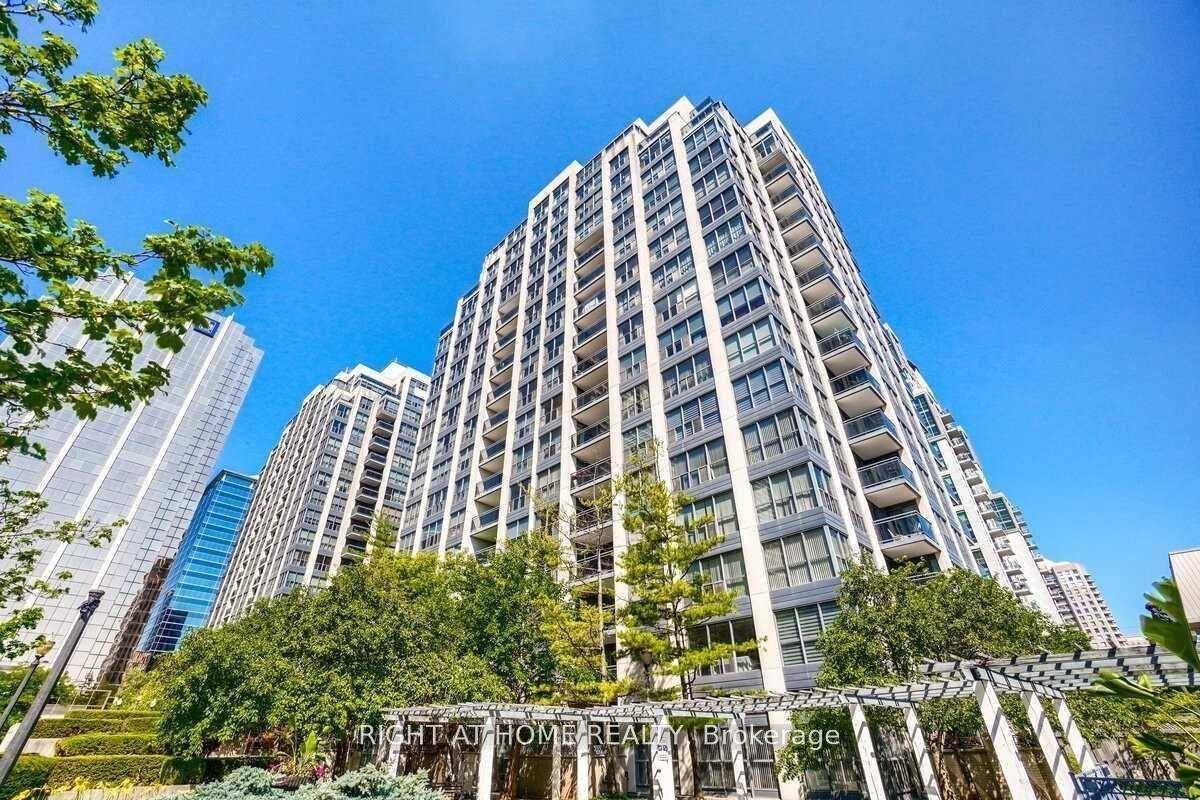 Fabulous, Luxuriously Decorated, And Meticulously Maintained, Hollywood Plaza !