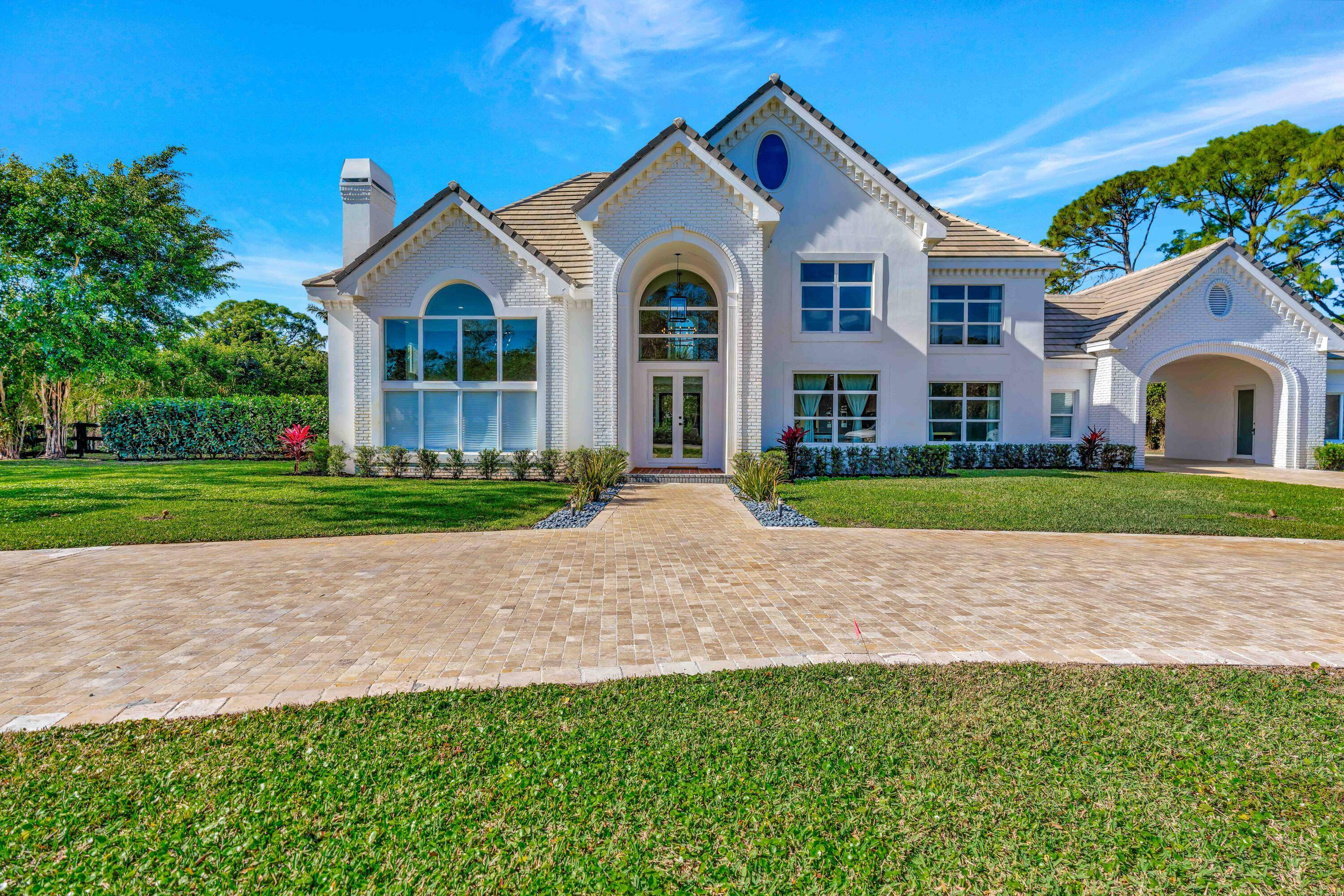 Exceptional Custom Built Home with Recent Renovations Experience the perfect blend of luxury and comfort in this newly renovated custom home, thoughtfully designed to cater to every need.
