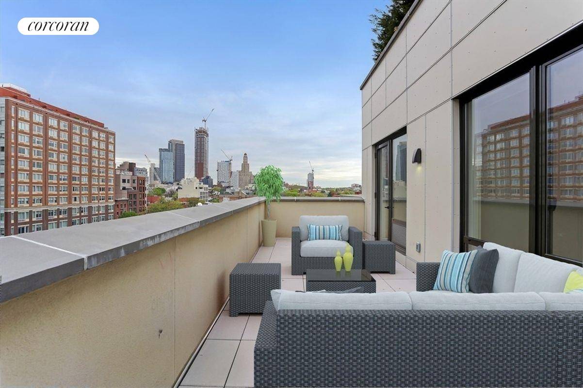 PENTHOUSE HOME WITH A HUGE TERRACEThis home features a gracious layout with wide plank solid white oak floors, stainless steel appliances with paneled dishwasher, custom German kitchen cabinets with Caesarstone ...