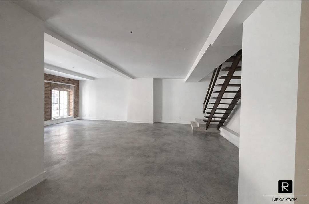 Tucked within one of Tribeca s most coveted blocks, this approximately 3, 000 square foot triplex offers a scale and architectural presence rarely found in today s market.