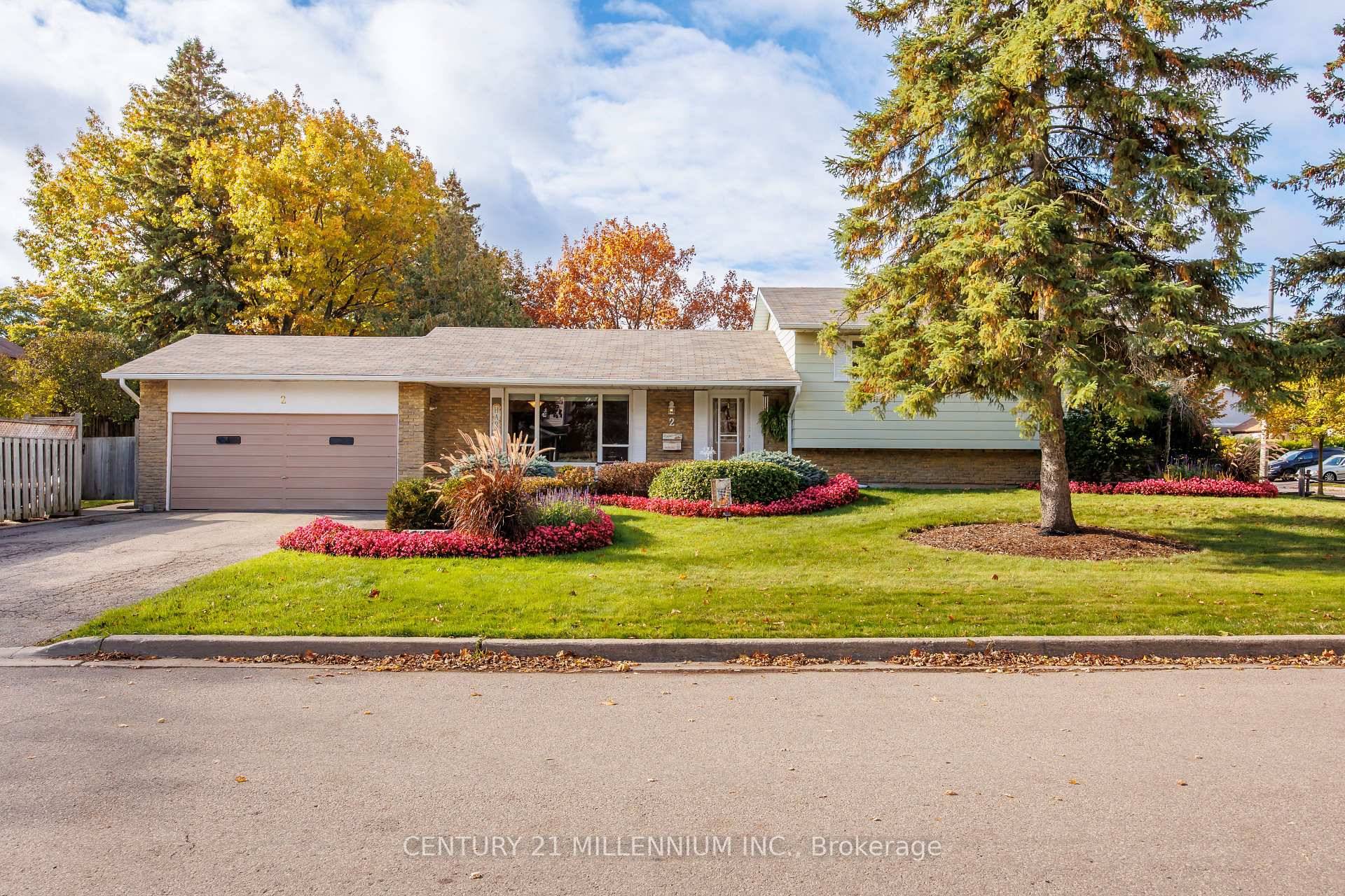 Welcome to 2 Pine Cliff Drive, a charming 3 1 bedroom sidesplit located on one of Streetsville's hidden gem courts.