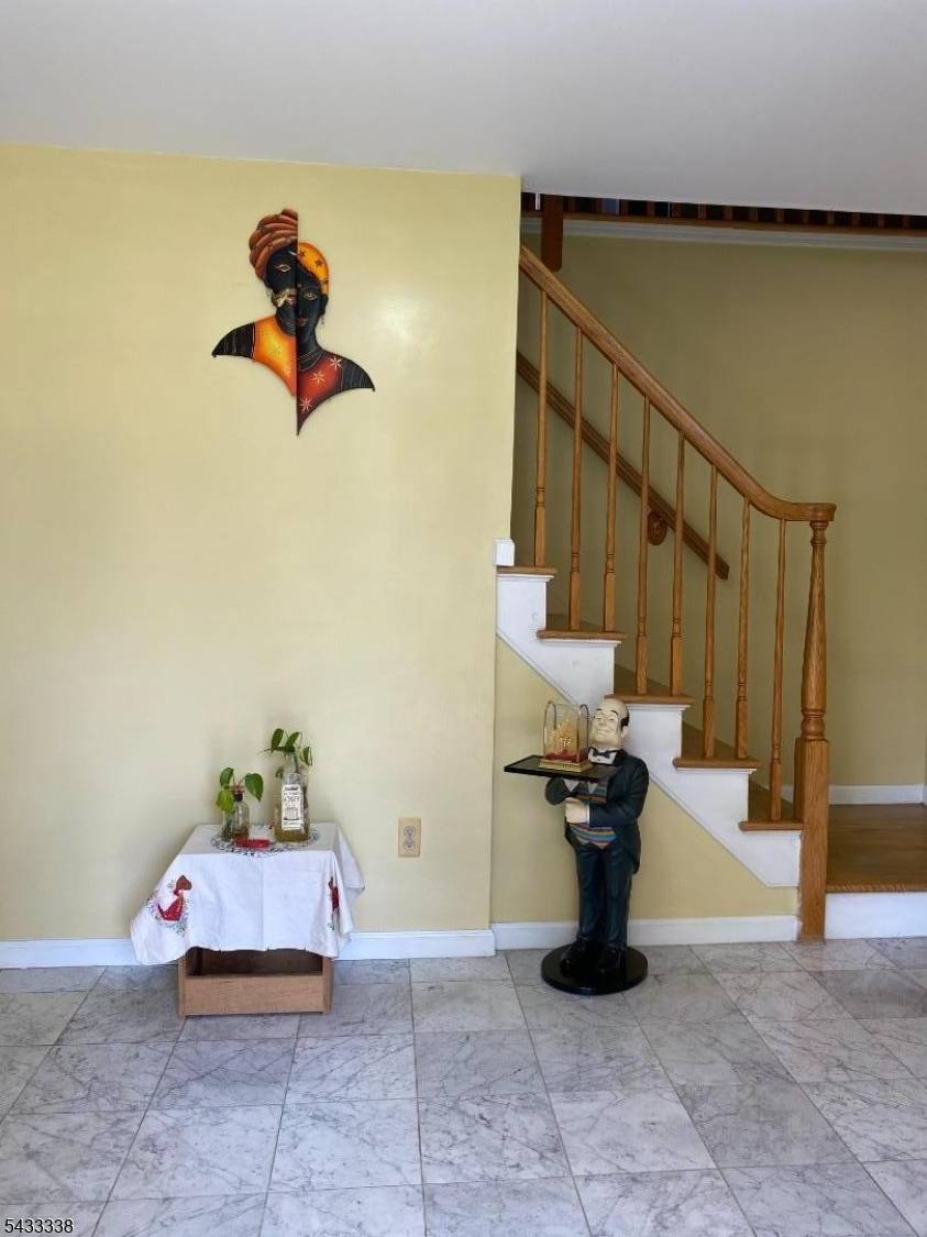 First Time Offered ! original owner, young colonial, 3117 sq ft, updated roof gutters, central air 2 zone gas HA furnace, HW heater, updated kitchen, granite counter top, marble backsplash, ...