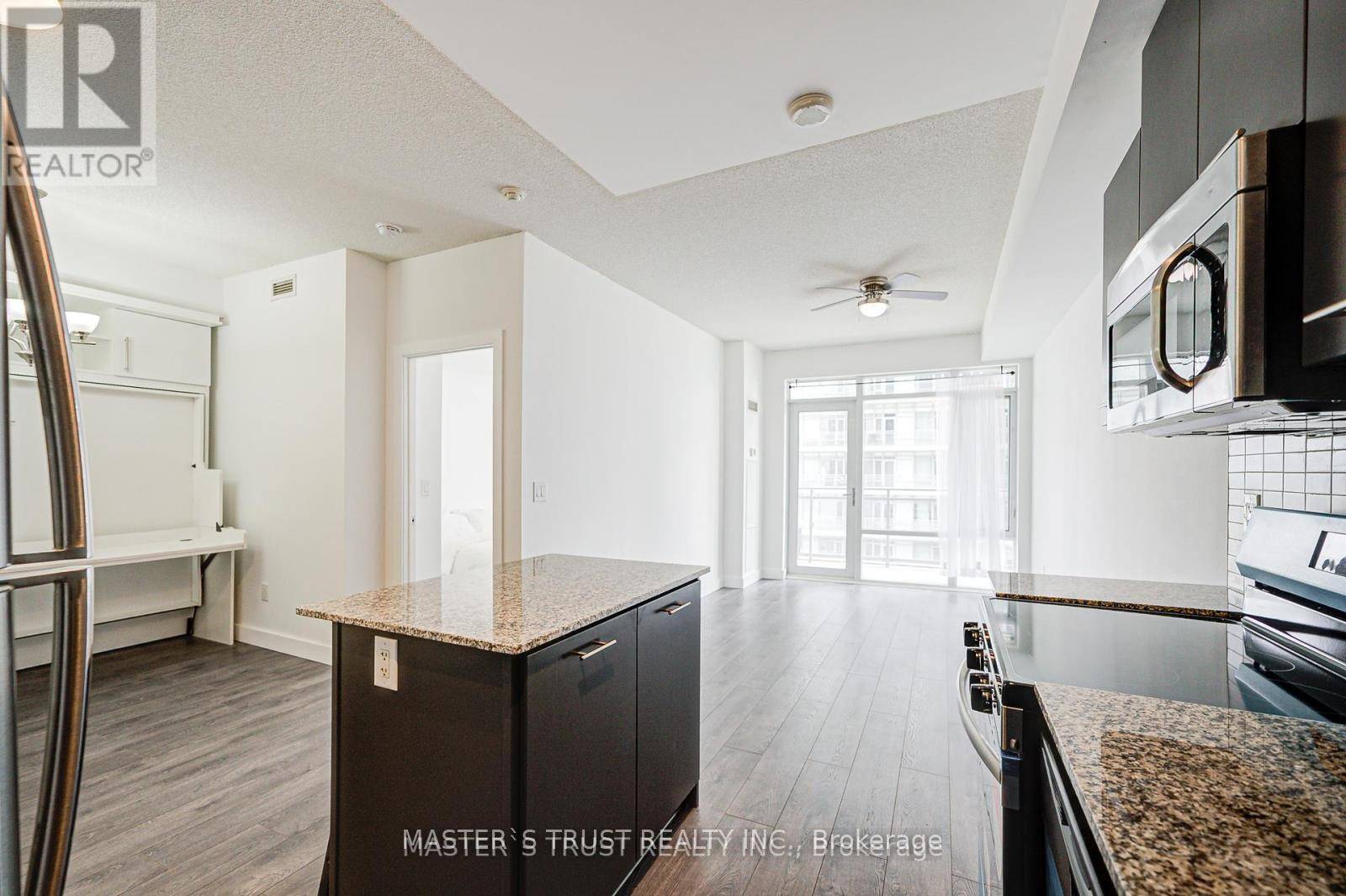 This 1 Bed 1 Den Emerald suite from Daniel's Lime Light North tower offers 9ft ceilings, large south facing balcony and an open concept spacious floor plan that is perfect ...