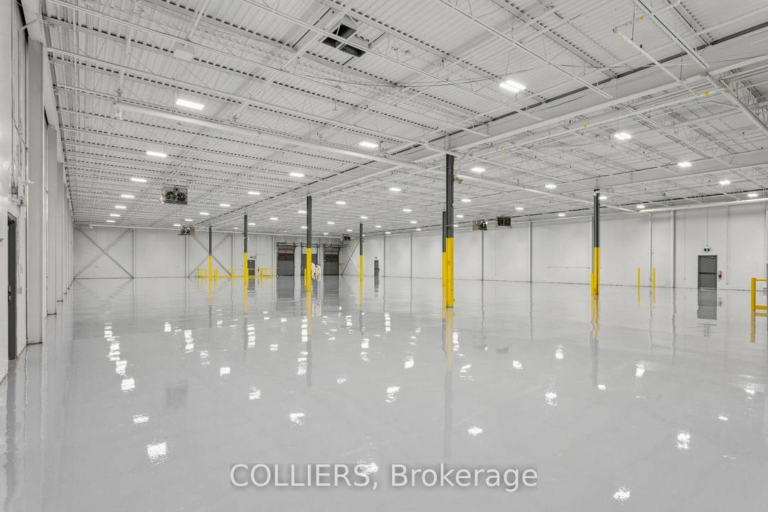 Excellent industrial freestand for sale in Airport Corporate Centre.