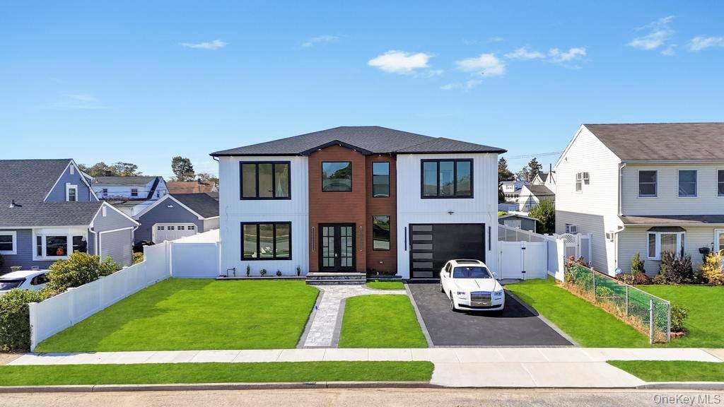 Introducing a Magnificent 5 bedroom, 6 bath Colonial offering over 5200 sq.