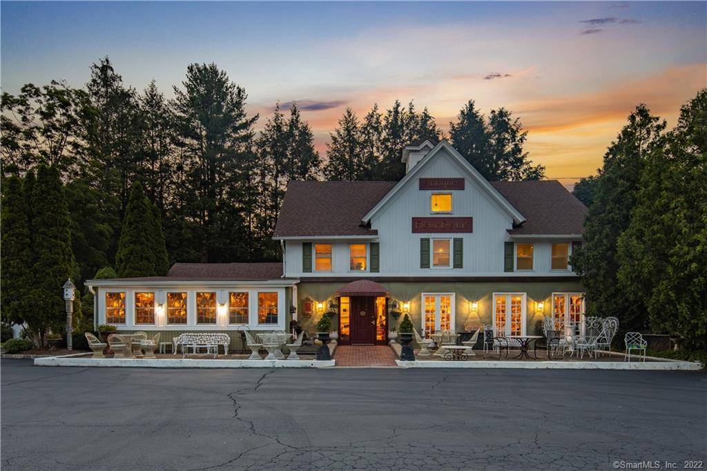 This unique property offers the perfect blend of living, working and investing in a picturesque and convenient setting.