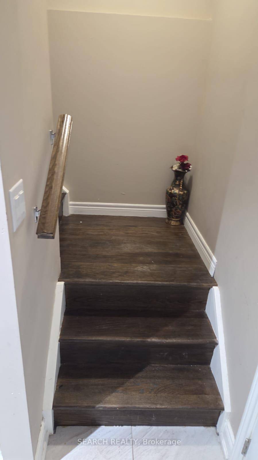 Beautiful amp ; nicely kept 2 bedroom, 1 and half washroom legal basement apartment legal 2nd dwelling in the heart of Credit Valley available immediately with 1 park spot