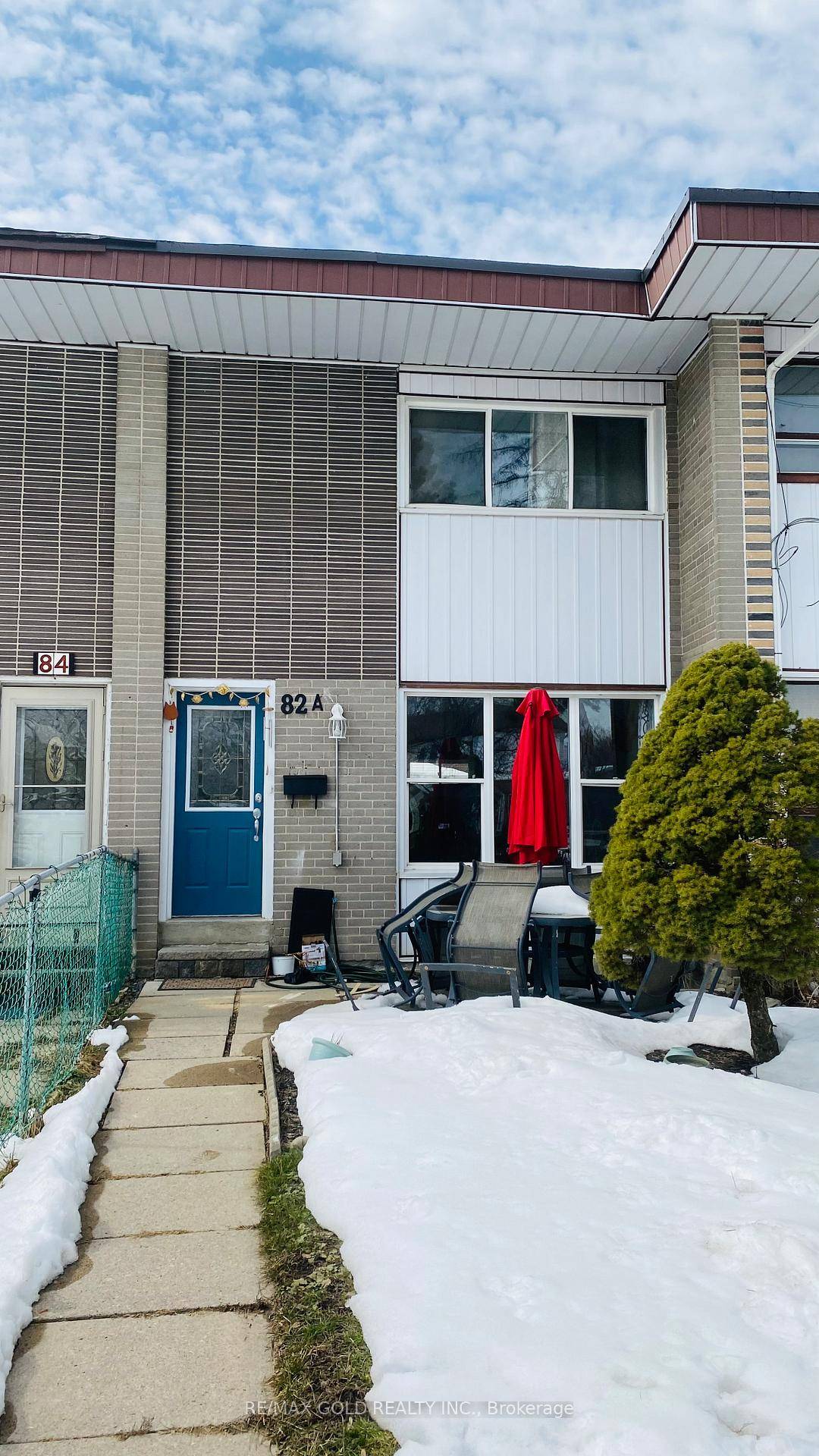Bright and spacious 3 BHK Townhome for Rent located in one of the most desirable location in Brampton Downtown Brampton 1300 Square Feet Upper Level Unit Only No Basement Super ...