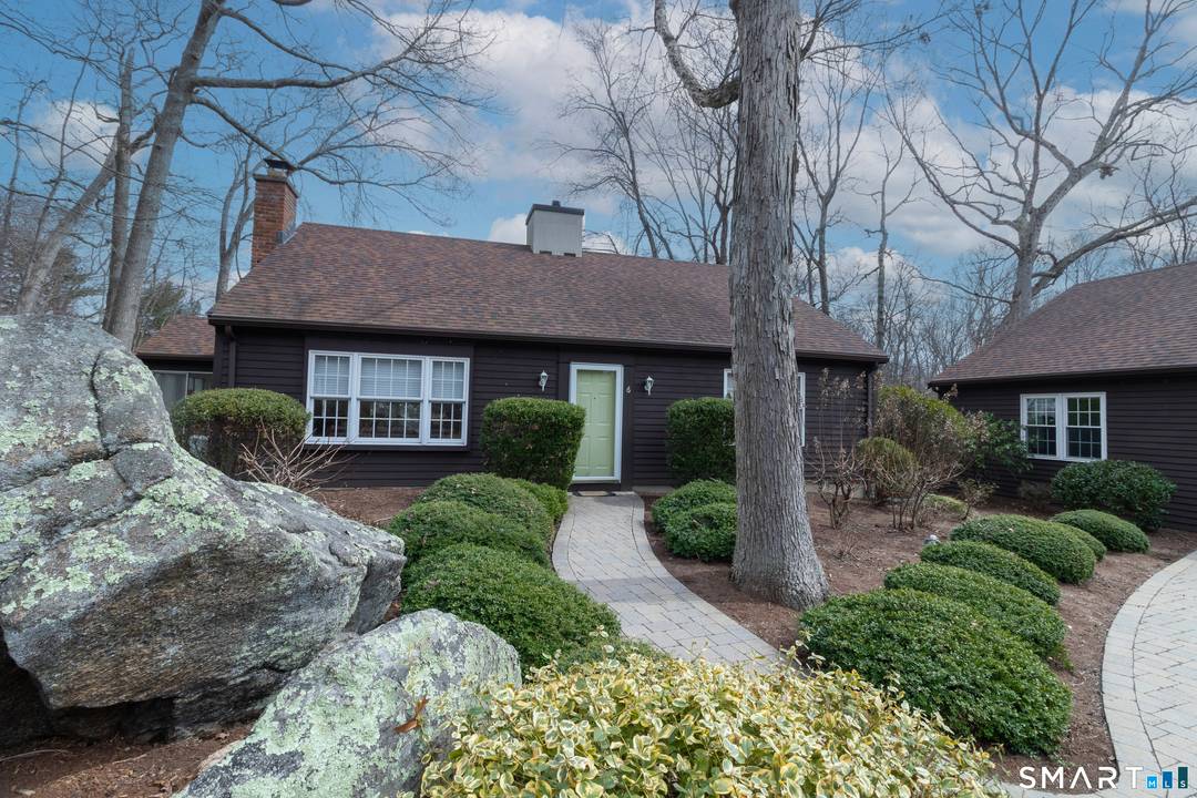 Detached stand alone Ranch home in sought after Kensington Acres South has been beautifully maintained and shows pride of ownership throughout.