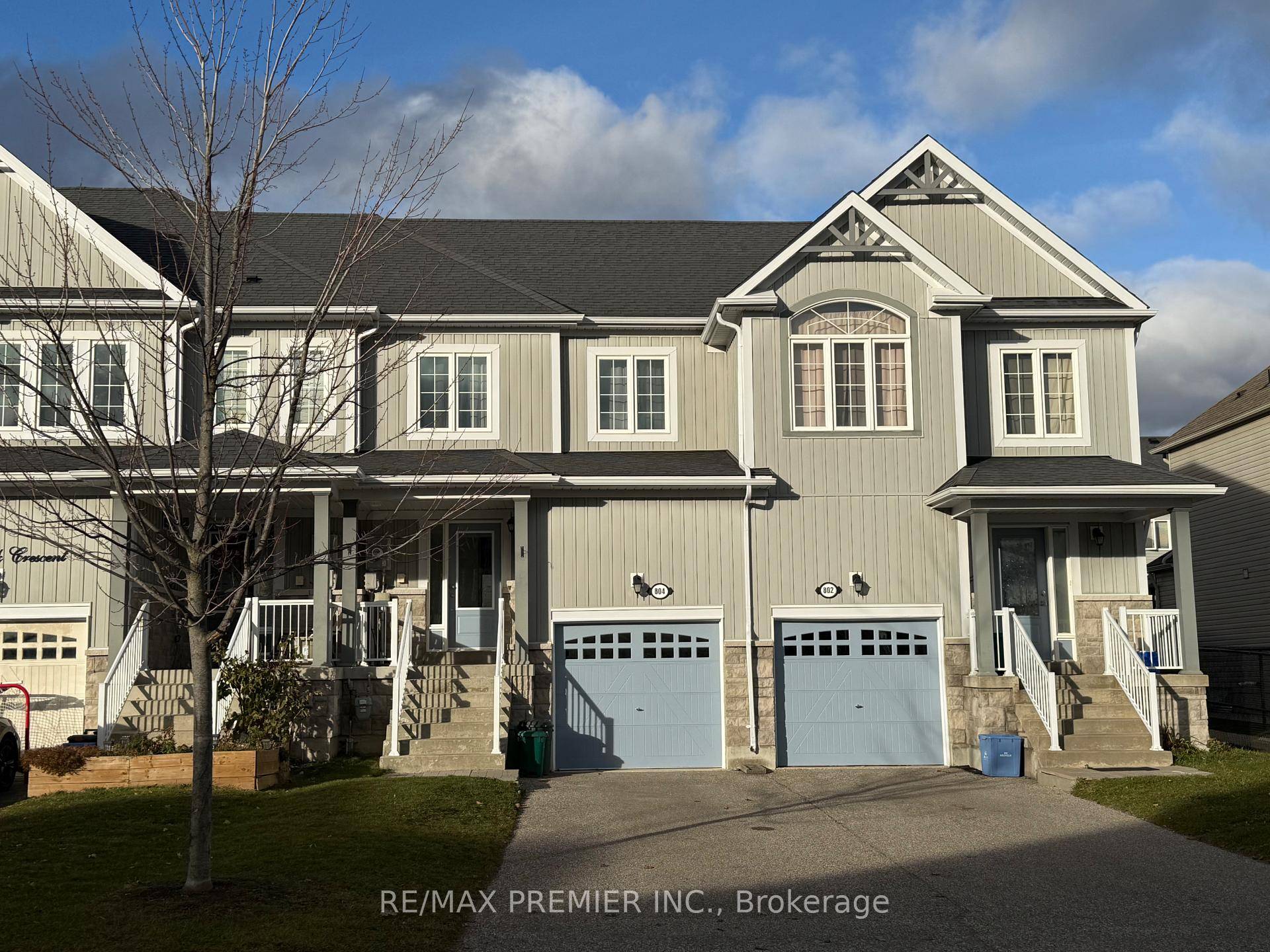 This Beautifully 3 Bedroom Freehold Townhome Offers The Perfect Blend Of Comfort, Style, And Functionality.