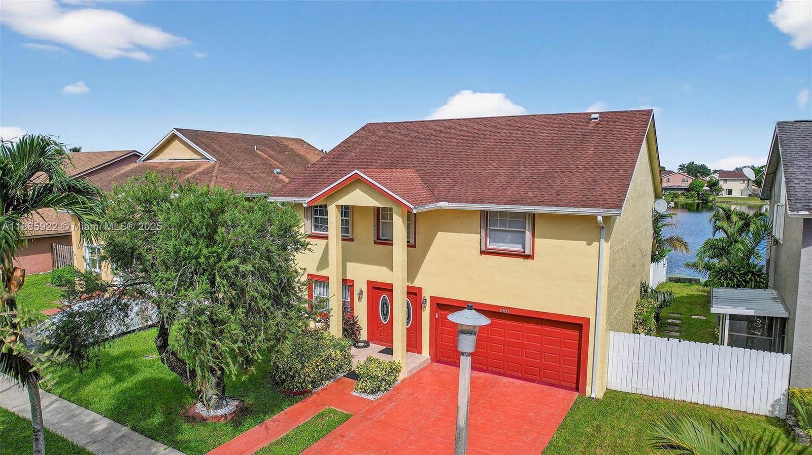IMMACULATE HOME, BUYING FROM THE SAME OWNERS FOR THE PAST 24 YEARS !