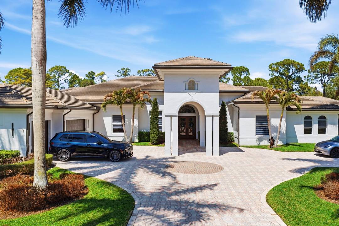 Welcome to 8245 SE Country Estates Way, Jupiter Living at Its Absolute Finest.