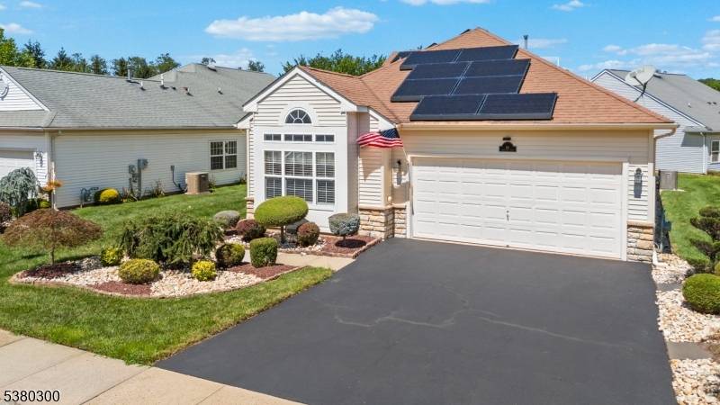 Discover 66 Vineyard Court in the sought after Cranbury Crossing Adult Community !