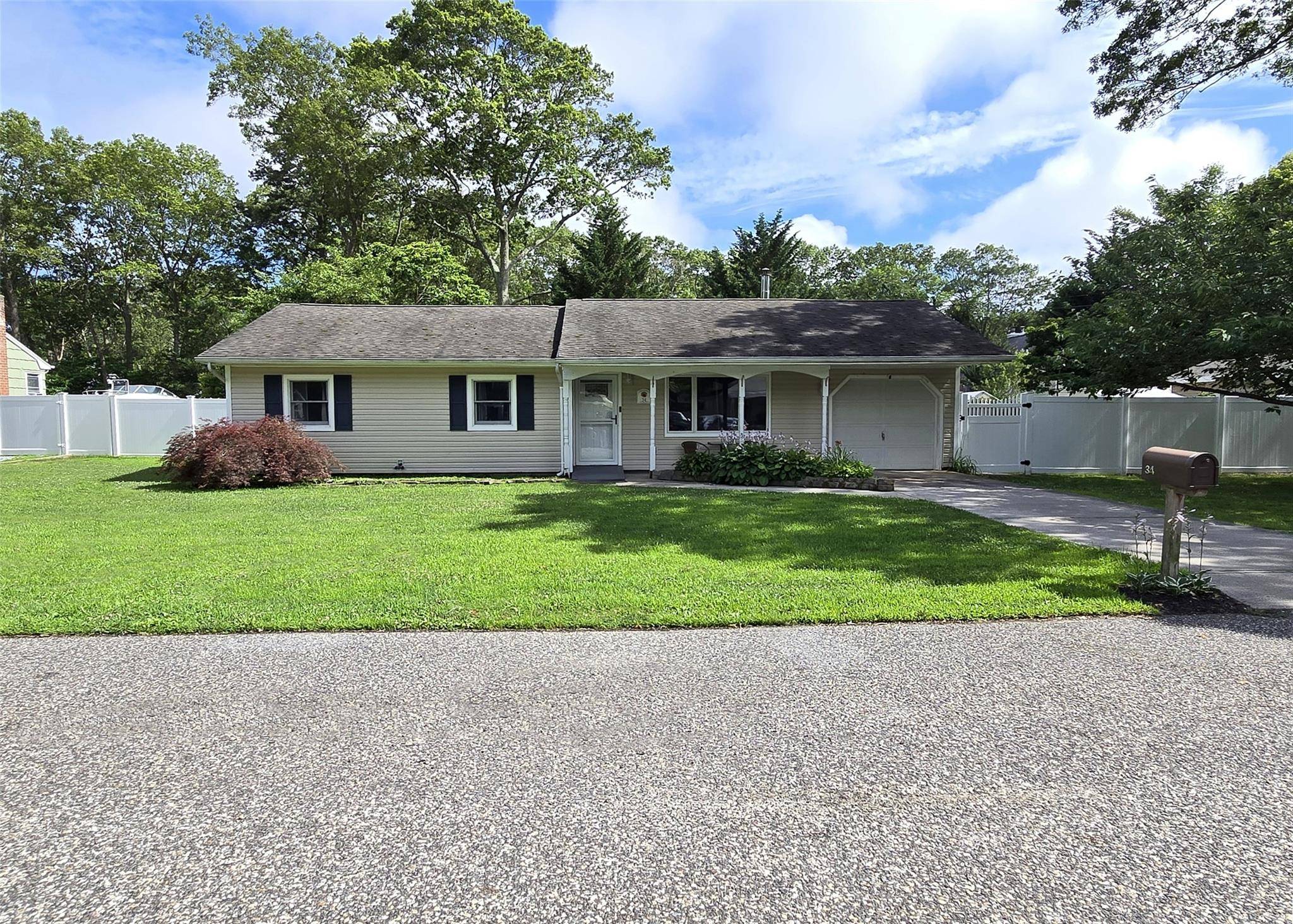 Magnificent Ranch newly remodeled Features New Kitchen with skylight, Stainless steel appliances, stone countertops, New Bathroom with skylight, extra large vanity, amp ; walk in shower, Living room, 3 Bedrooms, ...