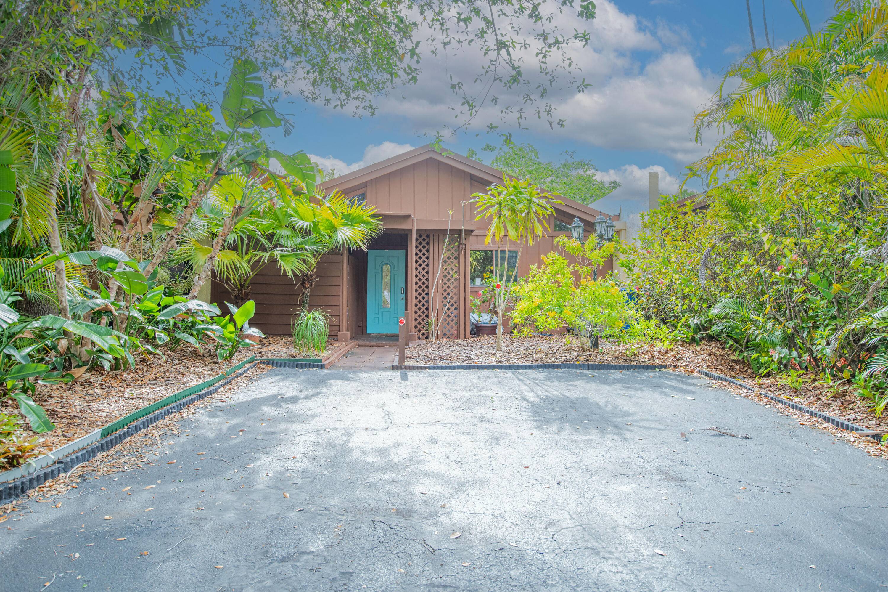 Desirable Lofts of Palm Aire villa.