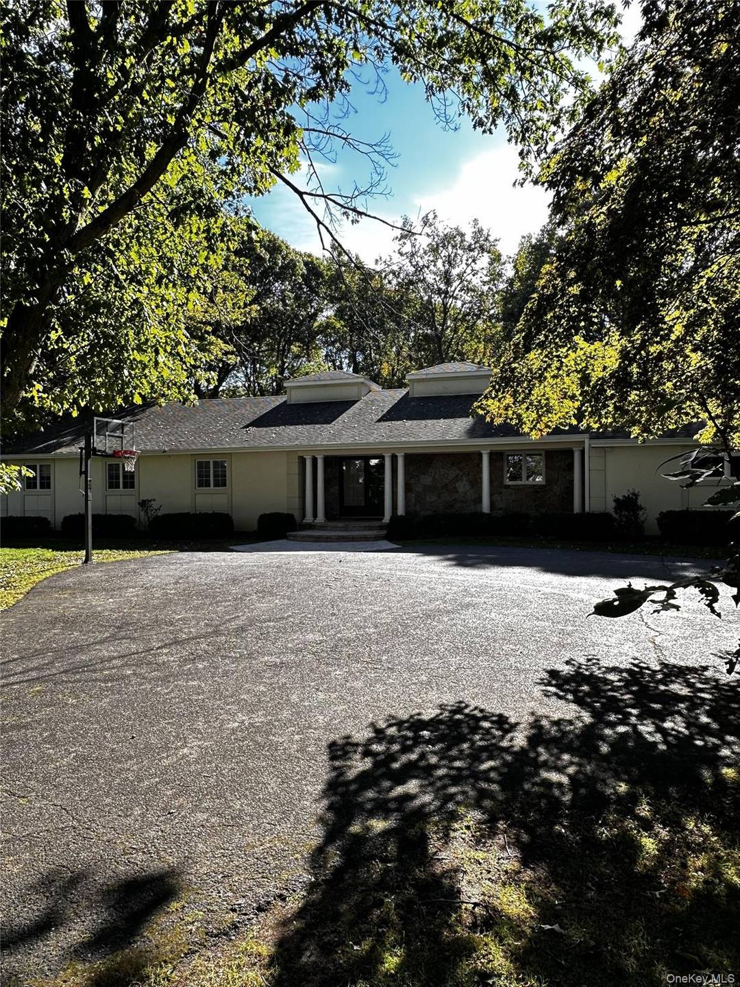 Stunning Ranch Rental in Belle Terre, NY Discover your dream home in the renowned village of Belle Terre !