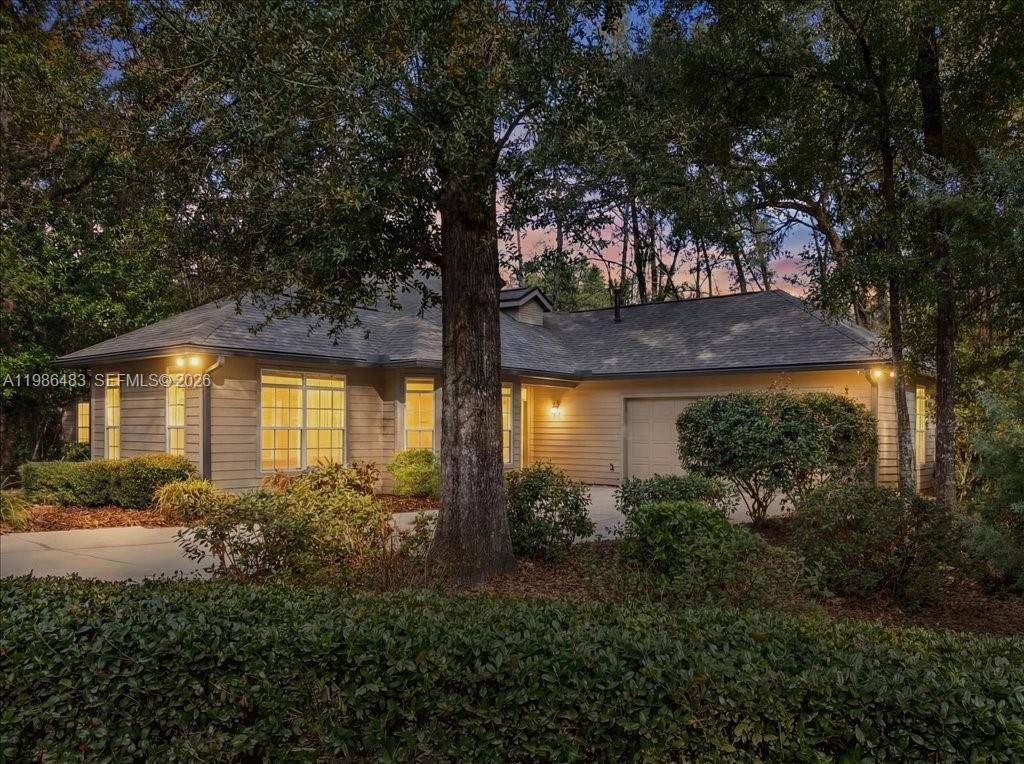 MOVE IN READY This is a lovely home surrounded by mature greenery and the quiet feel of a private corner lot in Haile Plantation.