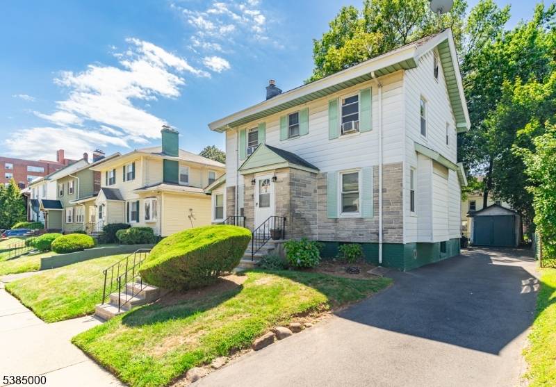 Home offering 3 bedrooms and 1.