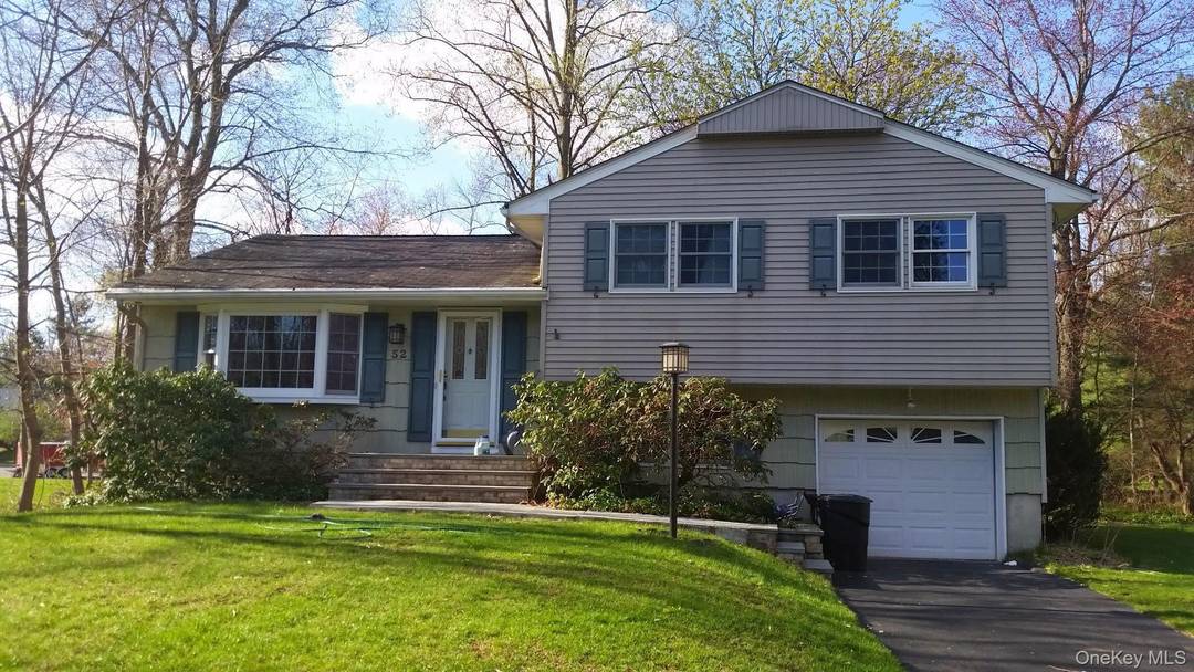 CLARKSTOWN SCHOOLS ! MINUTES FROM MAIN STREET, NEW CITY YET HIDDEN AWAY IN THIS AMAZING AND UNBEATABLE NEIGHBORHOOD FOR LOADS OF PRIVACY.